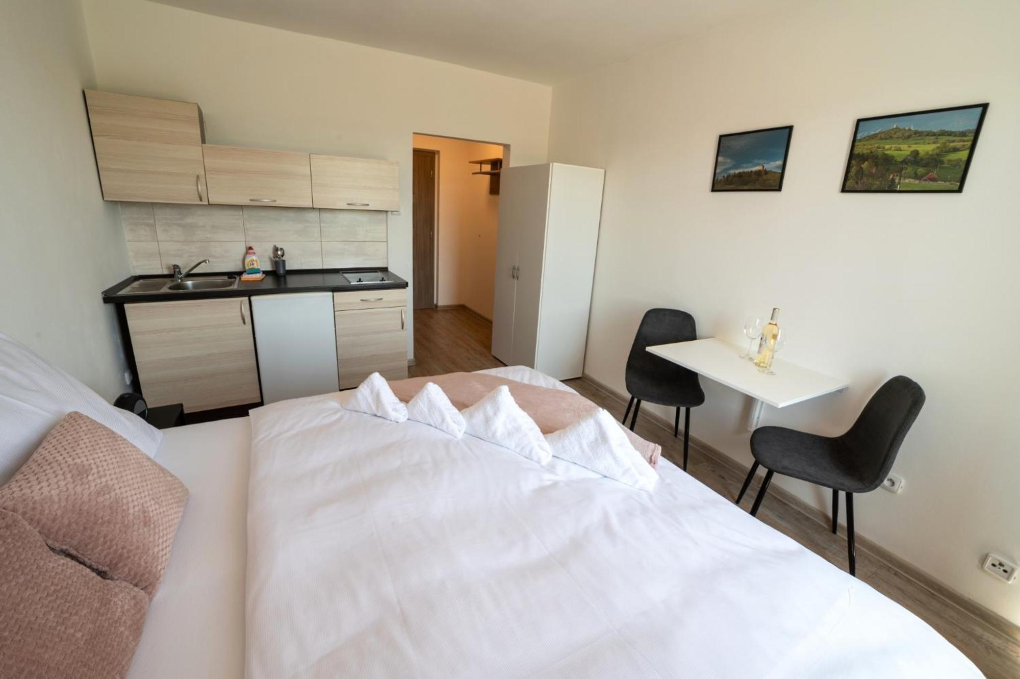 Formule Hotell Perštejn Eksteriør bilde